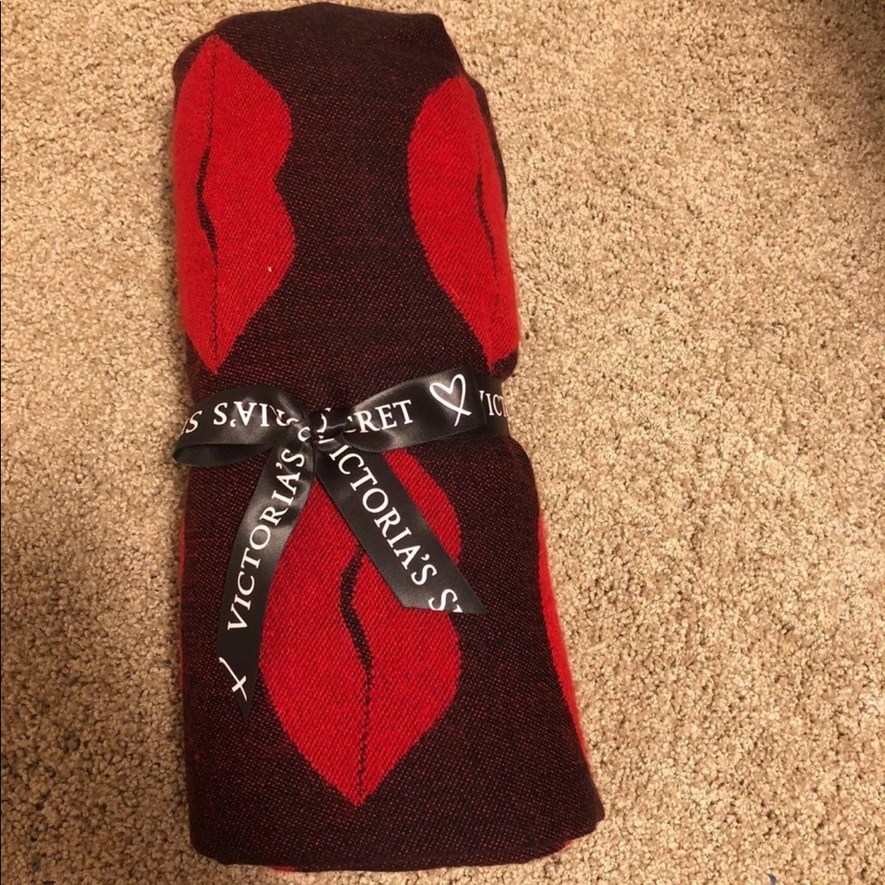 Victoria’s Secret fleece blanket